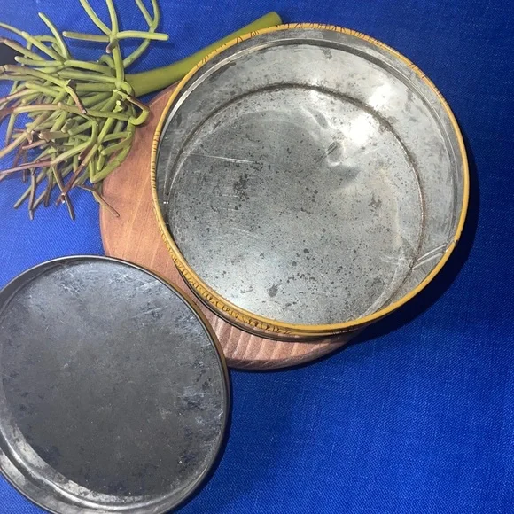 Cherrydale Farms Cashew Butter Crunch tin Vintage. - Picture 4 of 4